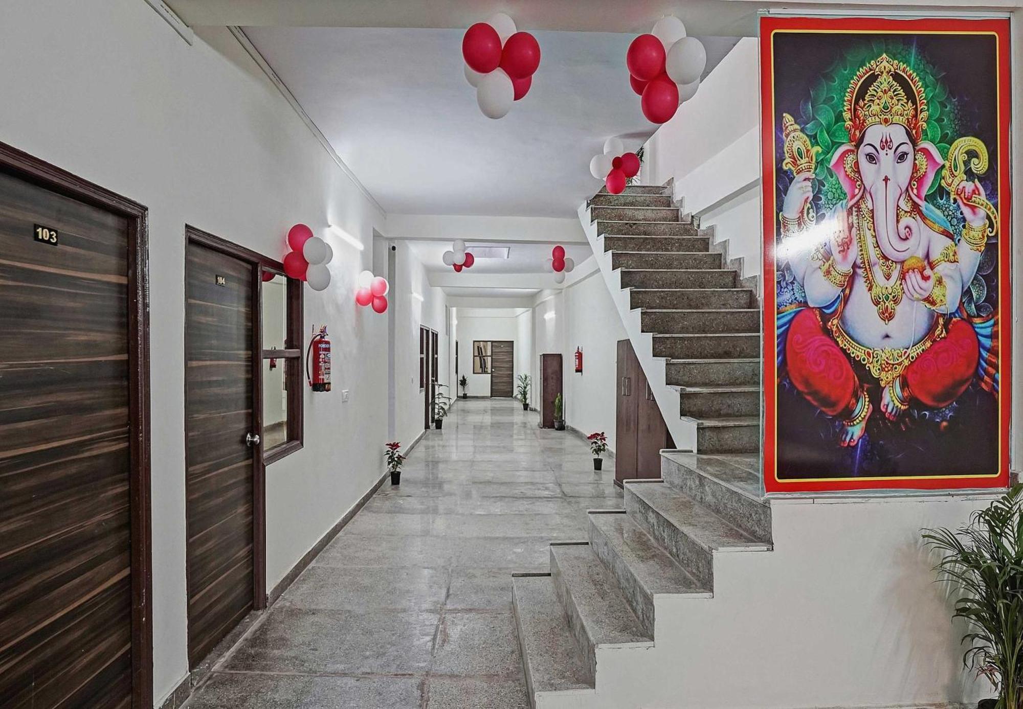 Hotel O Avs Hotel & Restaurant Нойда Екстер'єр фото