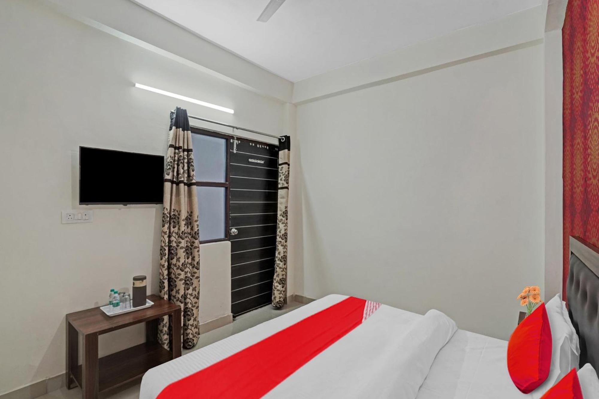 Hotel O Avs Hotel & Restaurant Нойда Екстер'єр фото