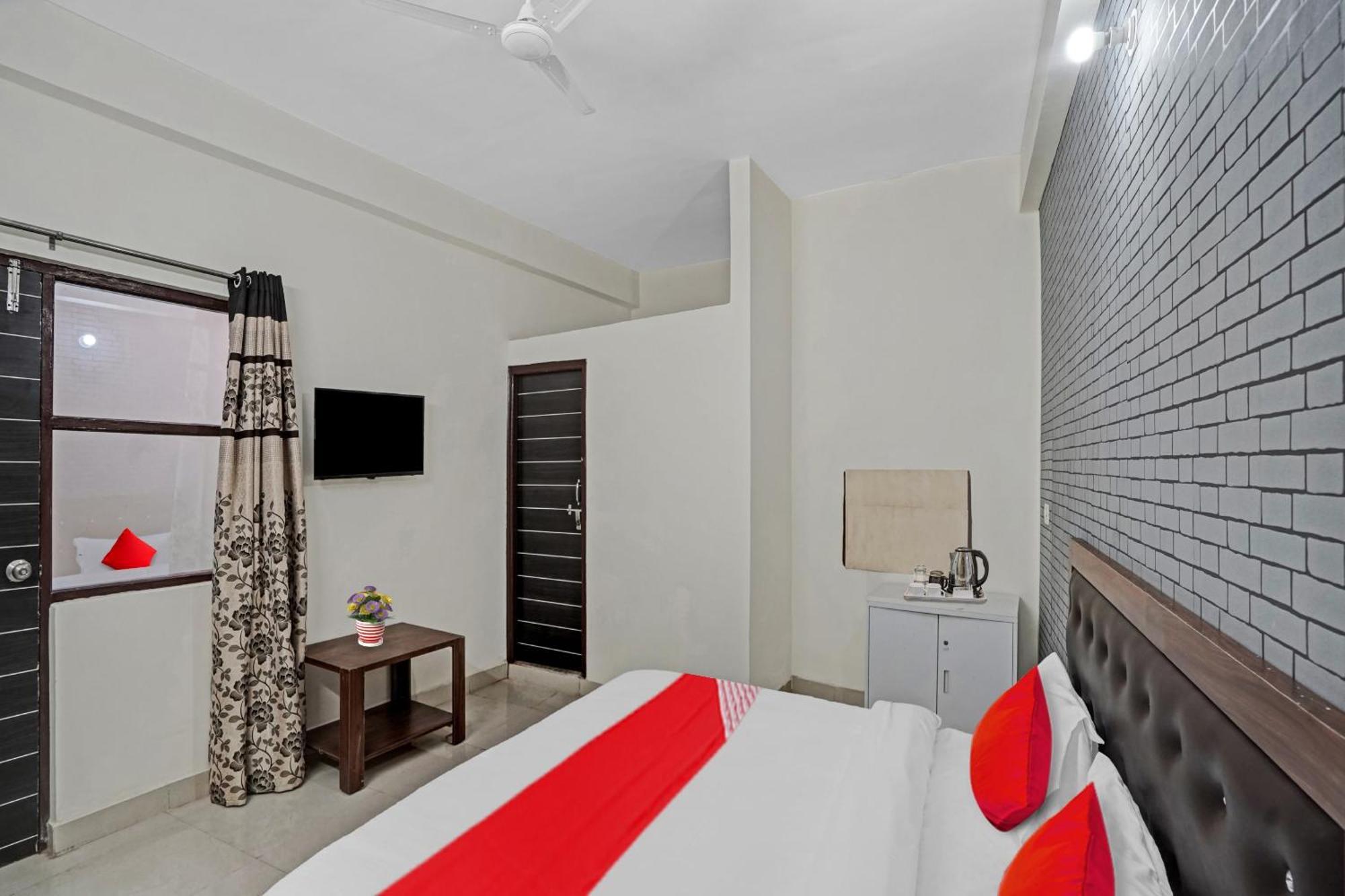 Hotel O Avs Hotel & Restaurant Нойда Екстер'єр фото