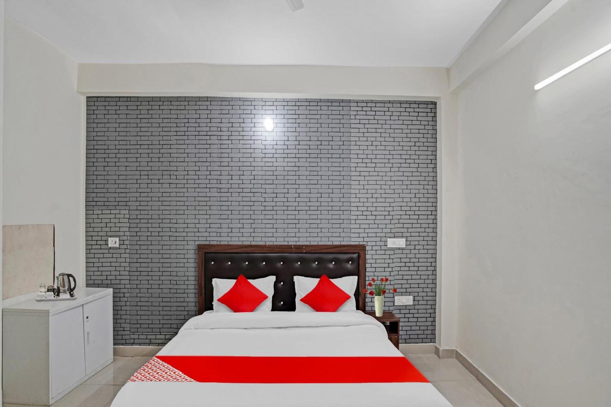 Hotel O Avs Hotel & Restaurant Нойда Екстер'єр фото