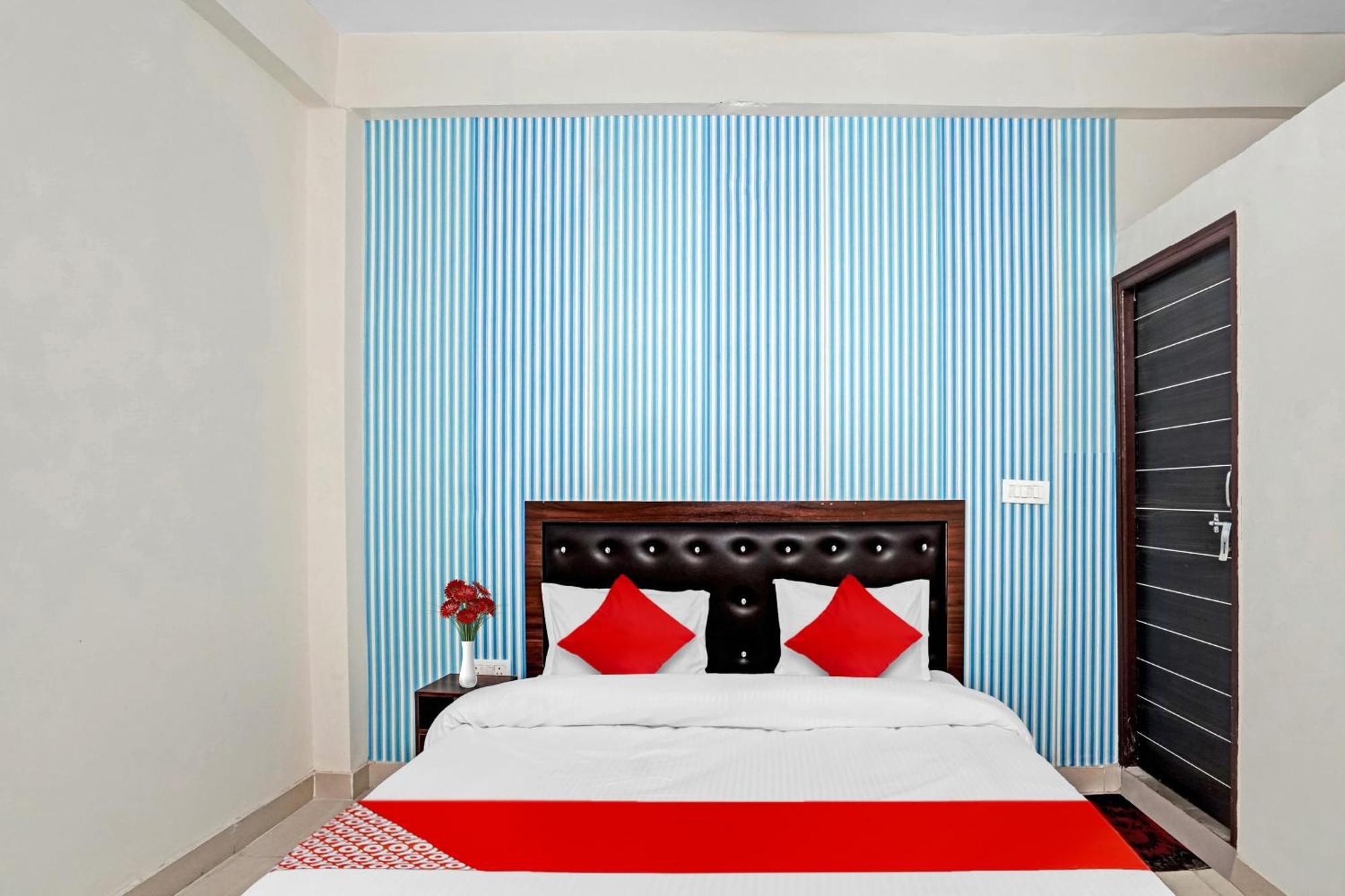 Hotel O Avs Hotel & Restaurant Нойда Екстер'єр фото