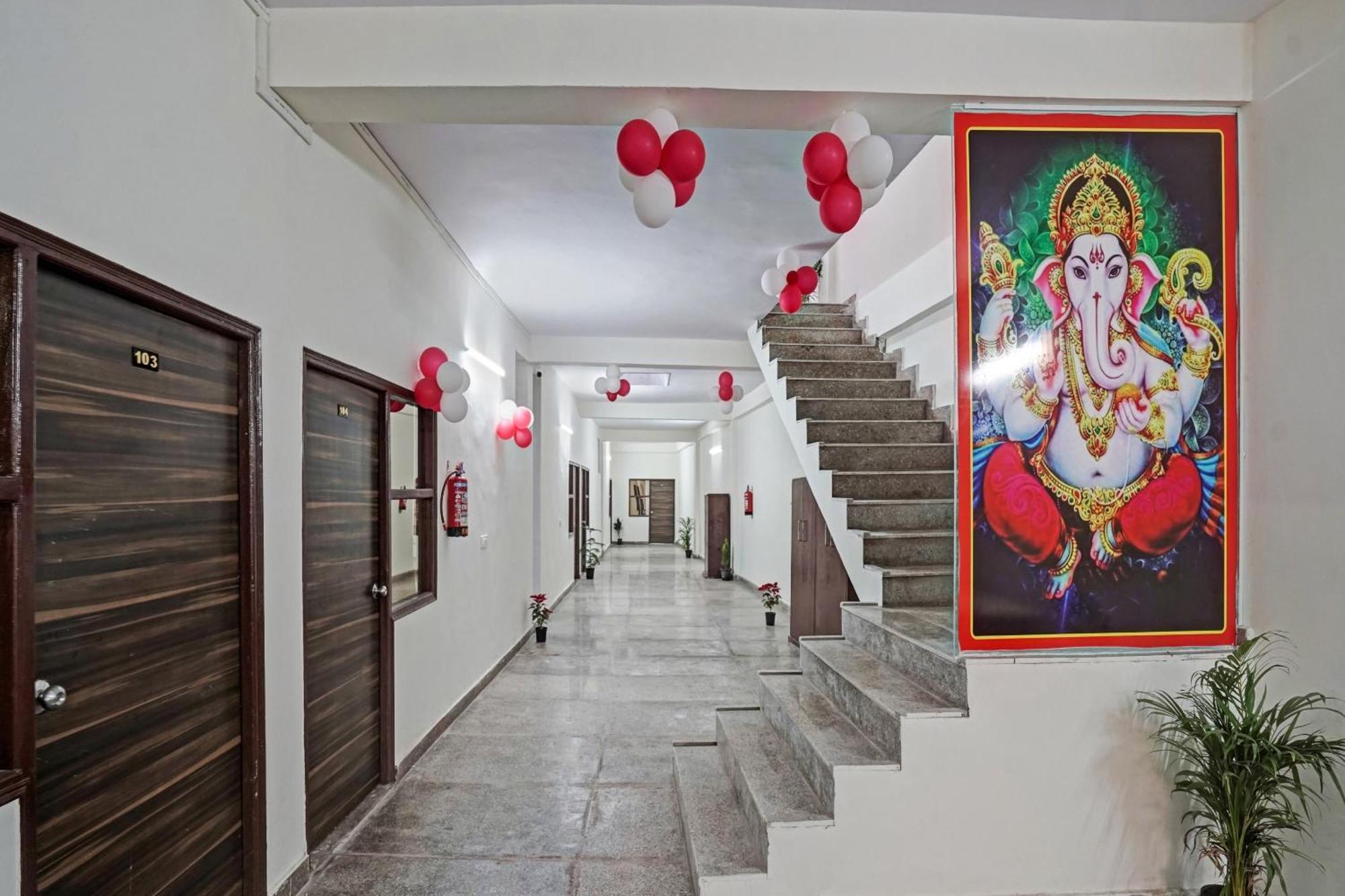 Hotel O Avs Hotel & Restaurant Нойда Екстер'єр фото