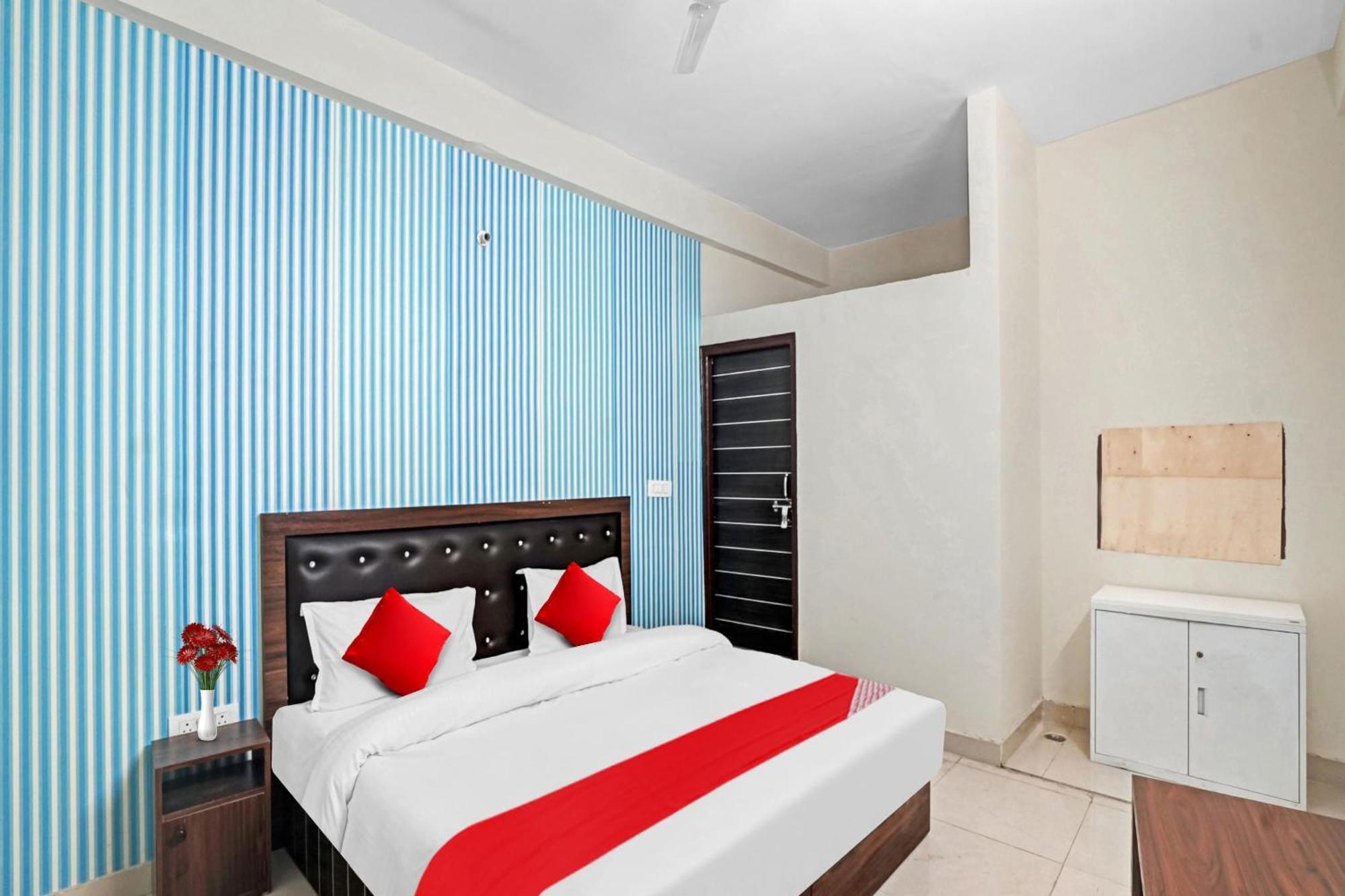 Hotel O Avs Hotel & Restaurant Нойда Екстер'єр фото